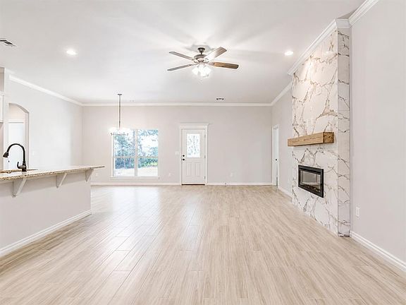 2nd image of 9070 Oak Tree Cir