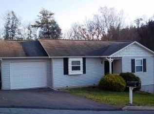 206 Copper Hill Dr, Johnson City, TN 37601