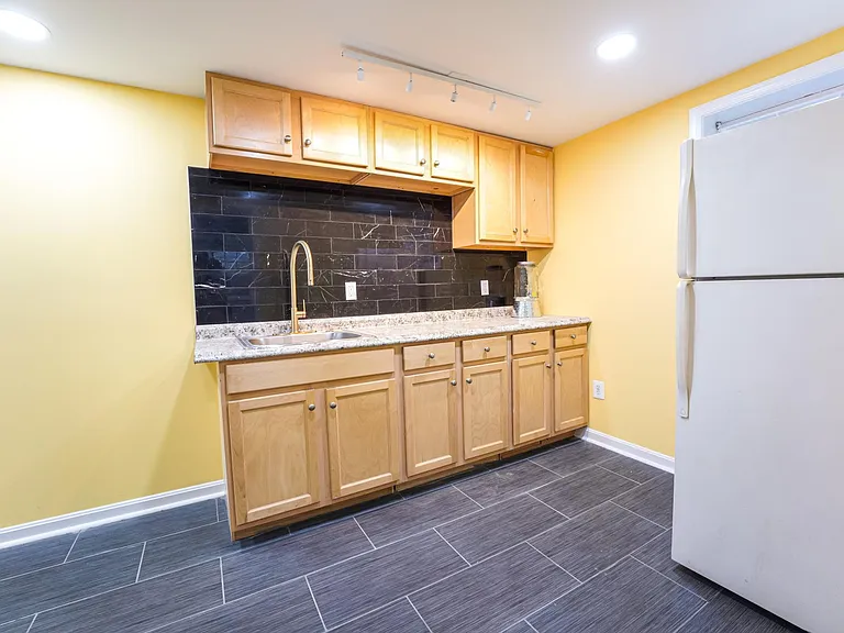 6807 Huntsman Blvd — Photo 8