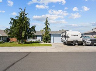 2117 NW Eucalyptus Dr, Hermiston, OR 97838