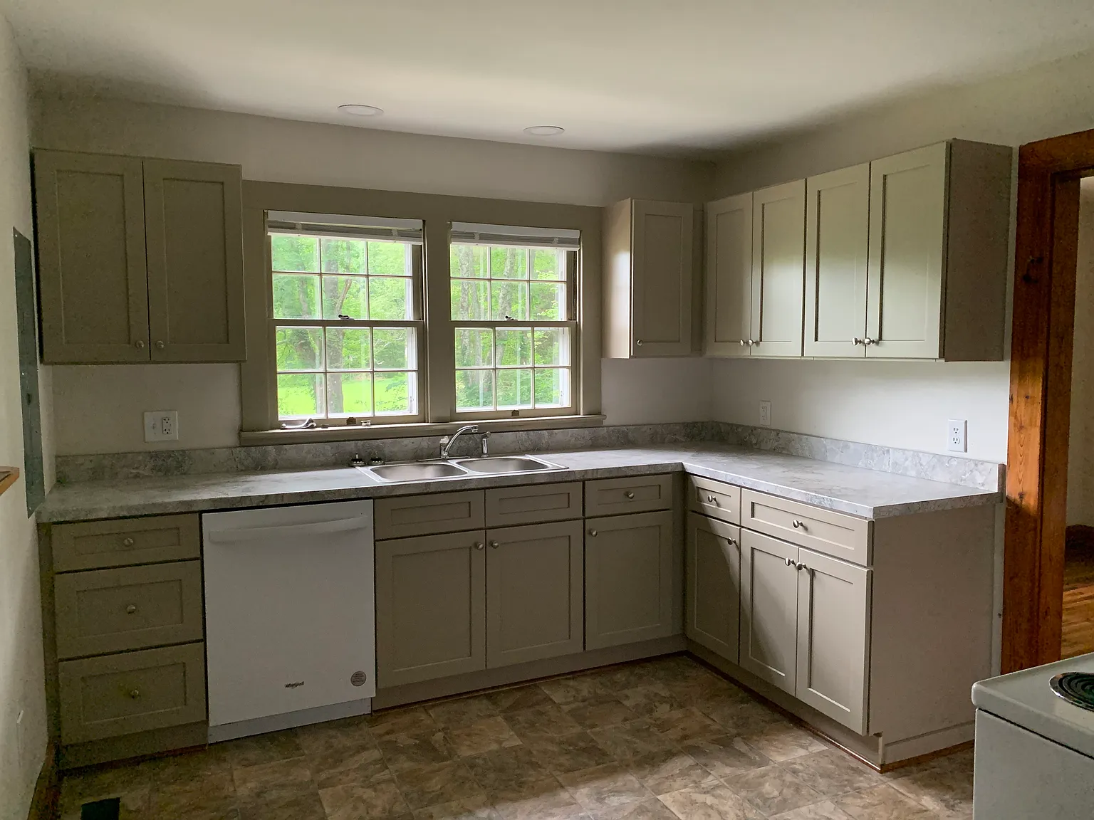 2 bed, 1250 sqft, $1,199 — Photo 2