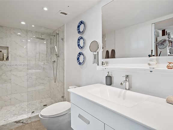 5th image of 16565 NE 26th Ave APT 5E