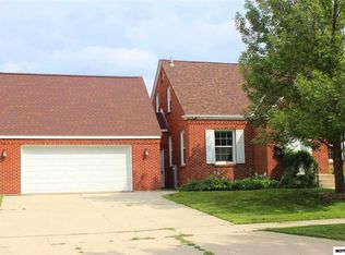 801 S Jackson Ave, Mason City, IA 50401