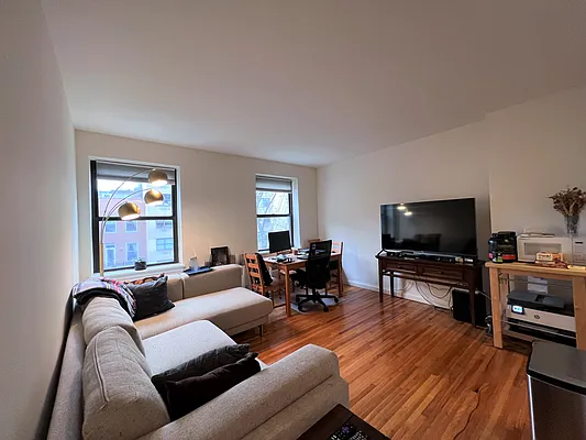 Rented by City Connections Realty | media 9