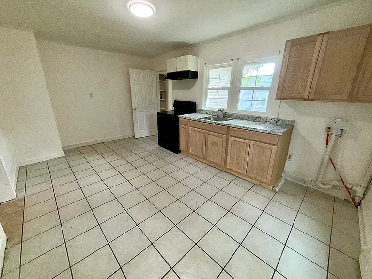 1871 Merritt Dr — Photo 6