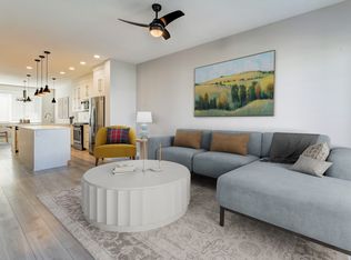108 Corner Meadows Gate NE #M, Calgary, AB T3N 1J7