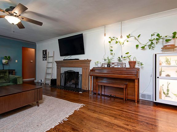 3rd image of 1741 S Lancaster Avenue