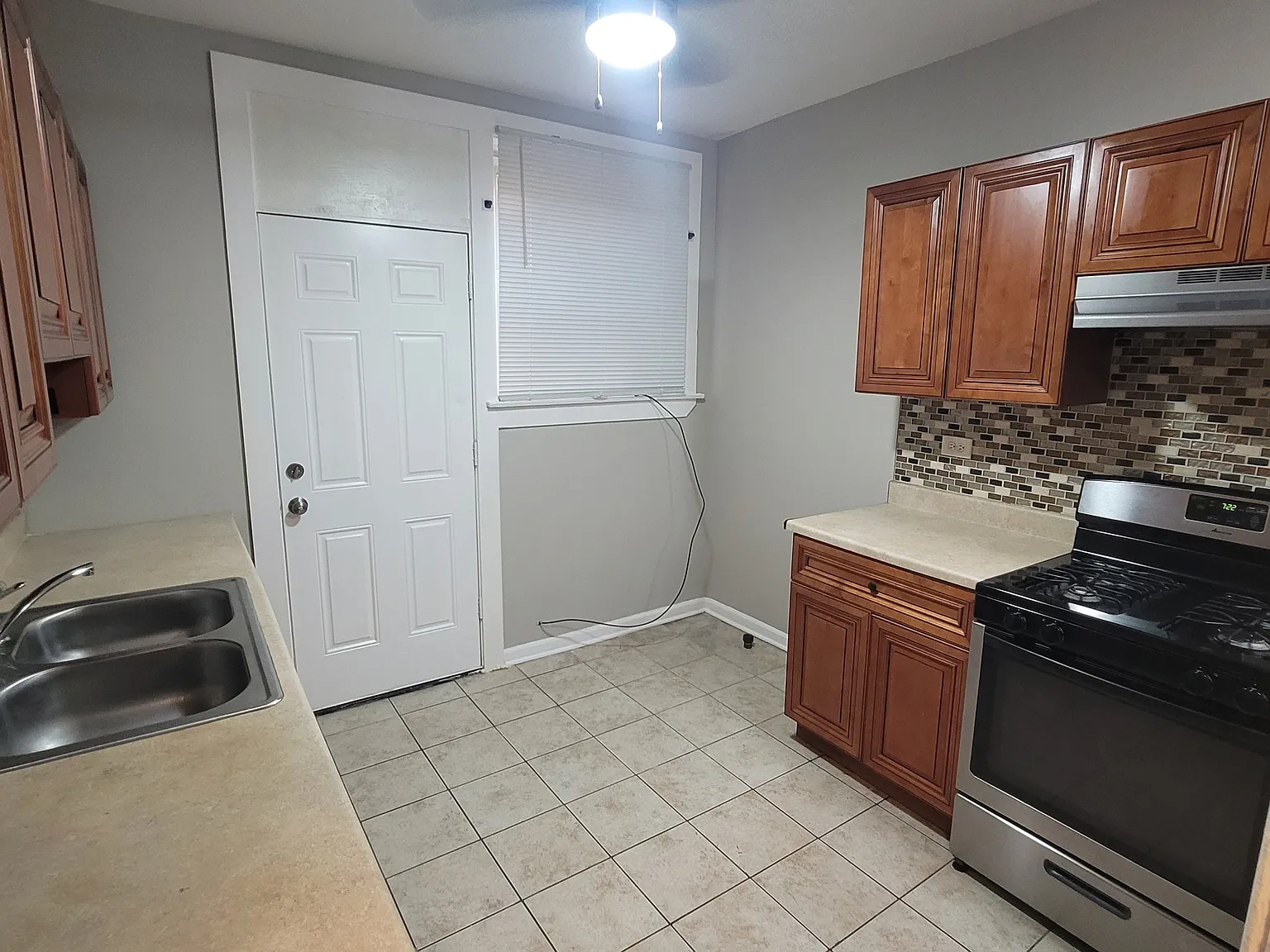 2 bed, 900 sqft, $1,500 — Photo 4