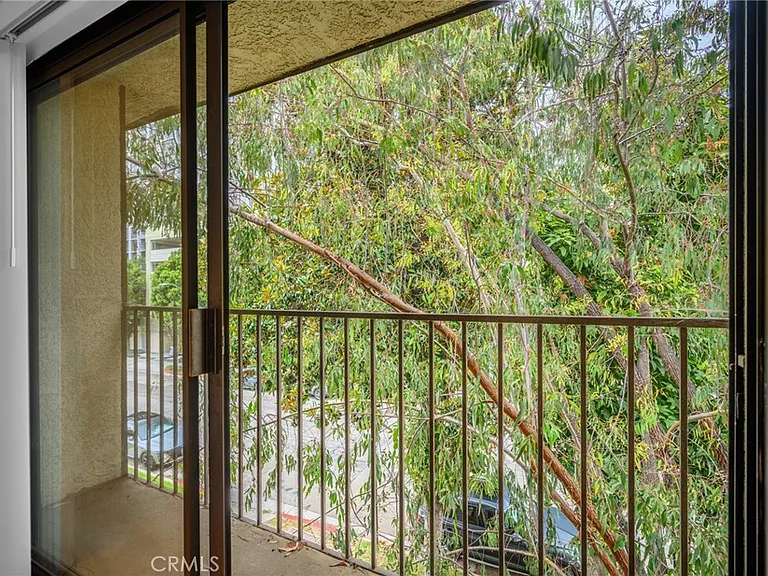 330 Pioneer Dr — Photo 8