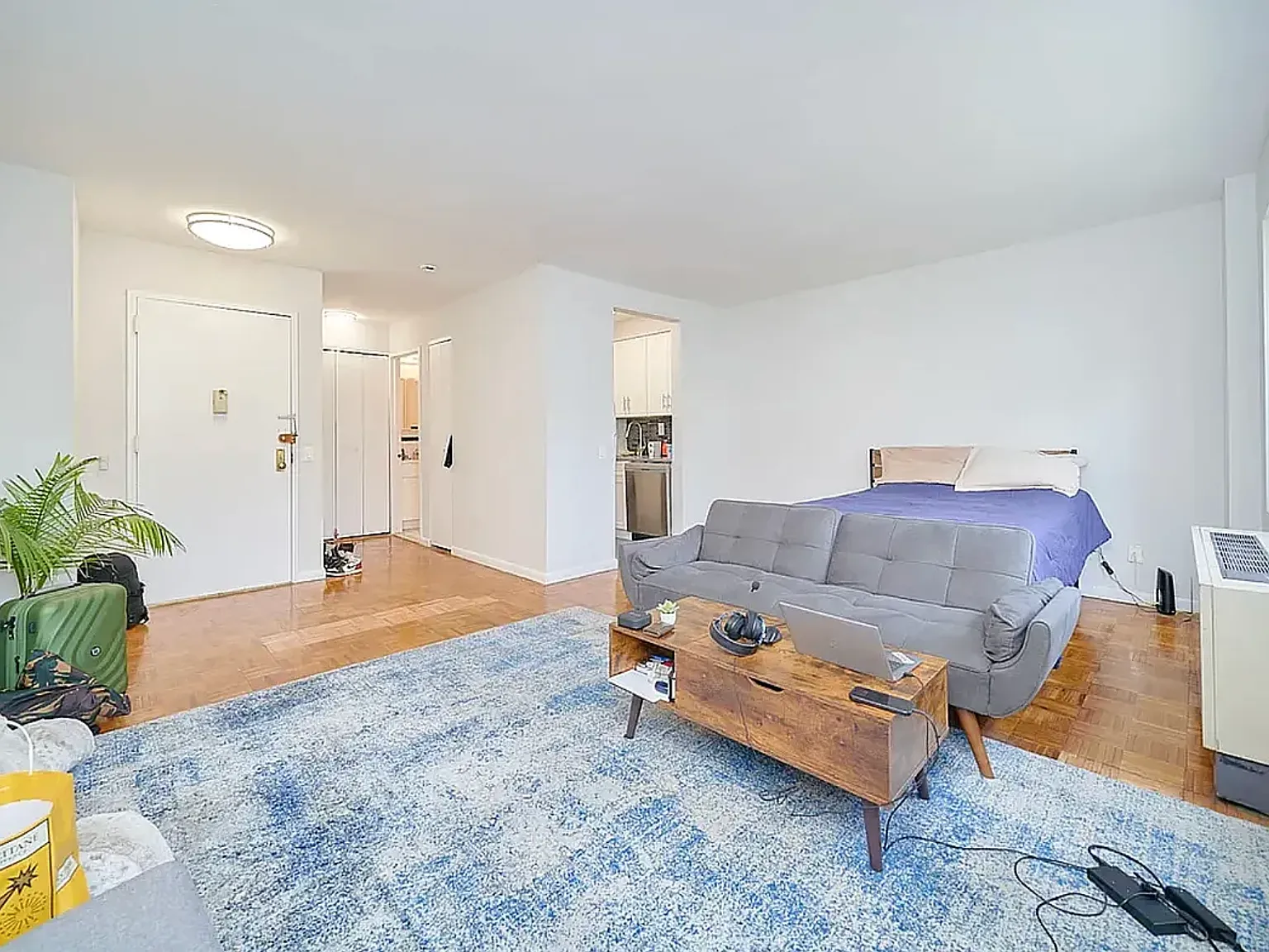 337 W 43rd St — Photo 1