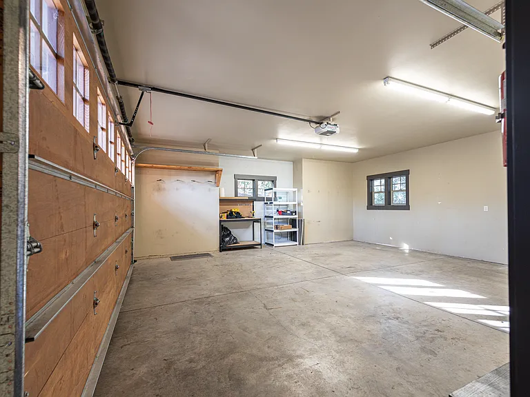 2340 NW Bens Ct — Photo 31