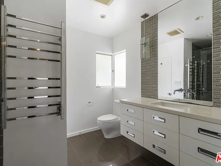 6225 S Corning Ave — Photo 21