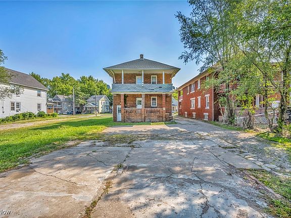 4th image of 2394 Elyria Ave