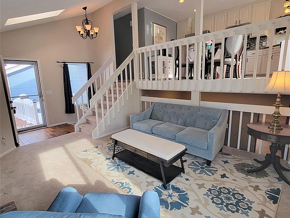 5th image of 746 Stowe St