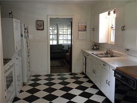 4th image of 5601 Woodview Ave