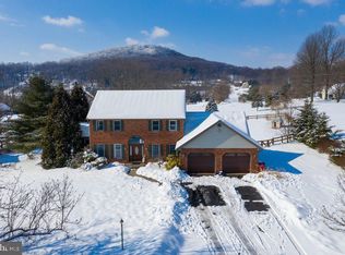 4 N Arthur Dr, Sinking Spring, PA 19608