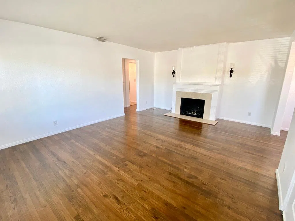 3 bed, 1250 sqft, $3,395 — Photo 2