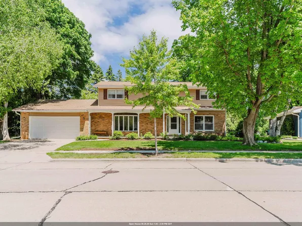 1040 Maricopa Dr, Oshkosh, WI 54904