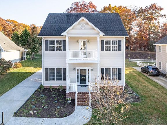 2nd image of 213 Wyndhurst Dr