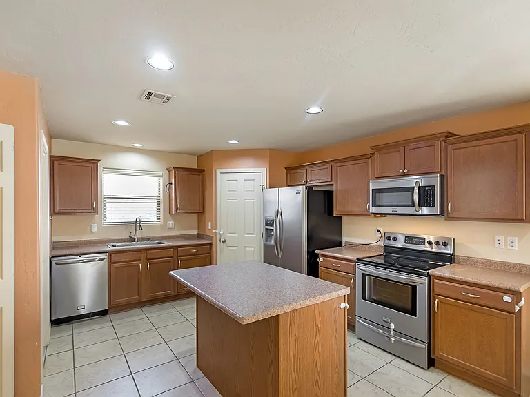 2637 Las Alturas Ct — Photo 14