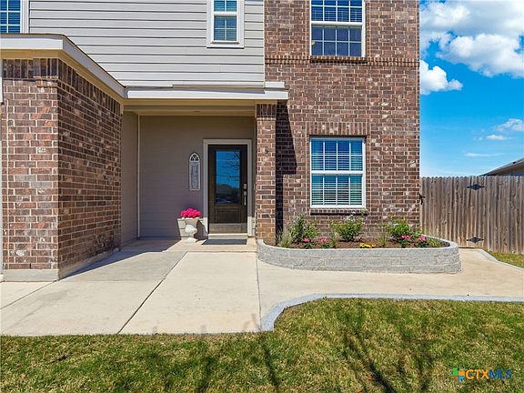 3rd image of 598 Summersweet Rd