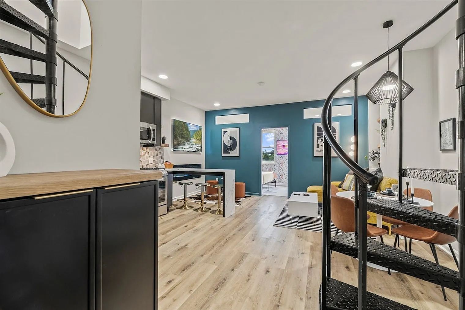 3 bed, 1.0 bath, $7,102 — Photo 4