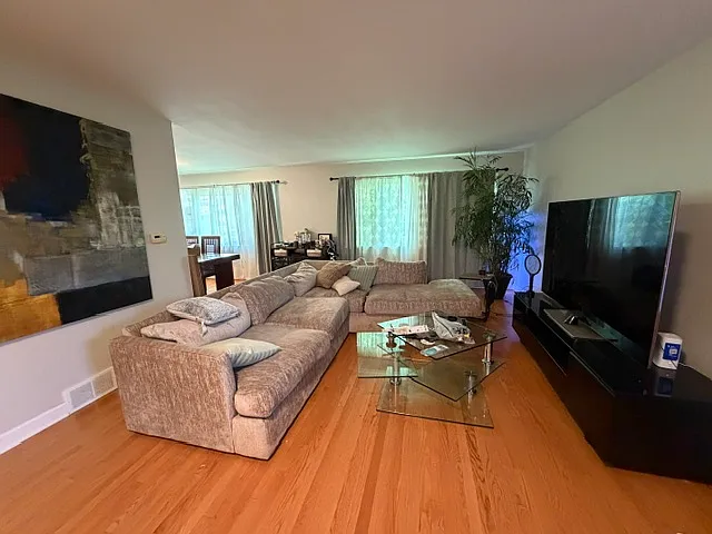 927 Grey Ave — Photo 3