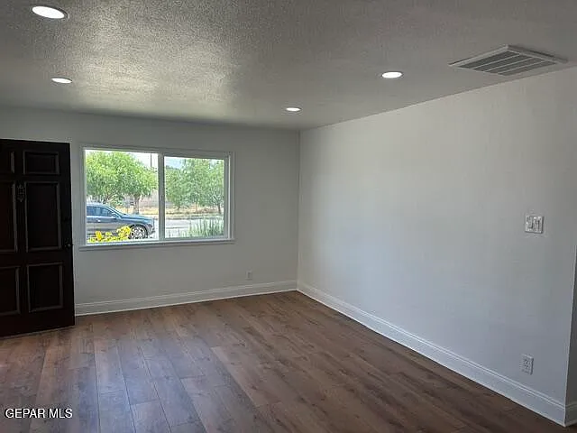 3921 Cambridge Ave #B — Photo 3
