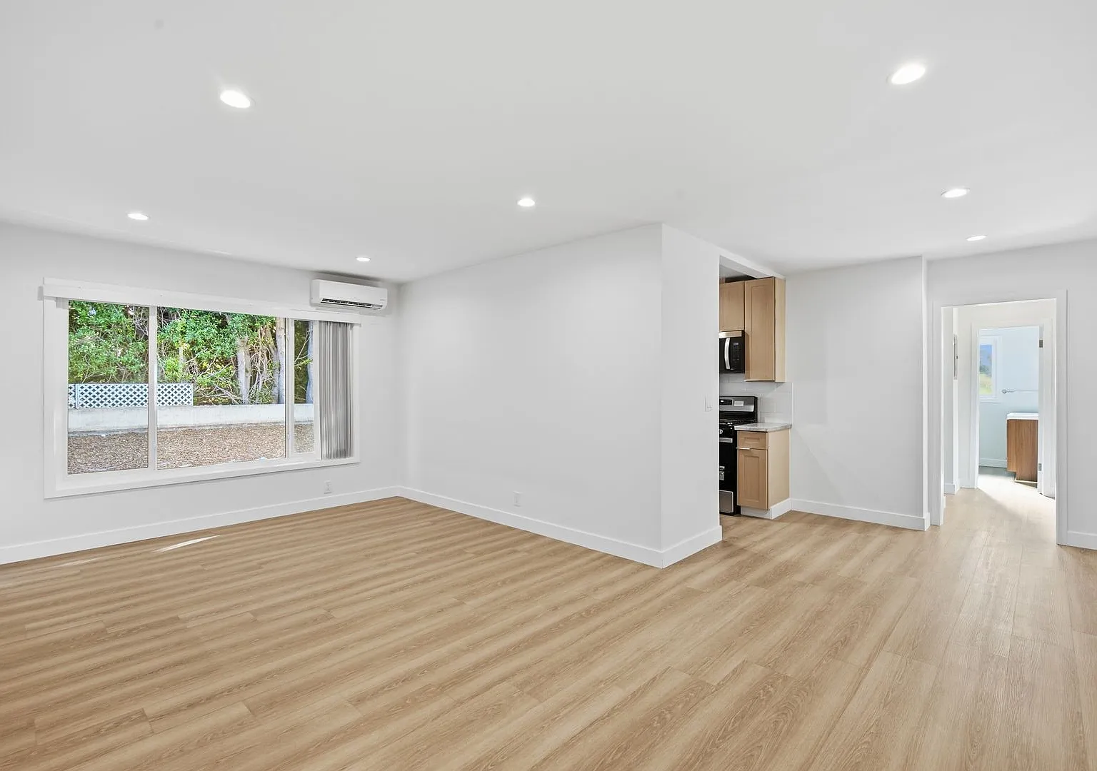 4321 Saugus Ave — Photo 1