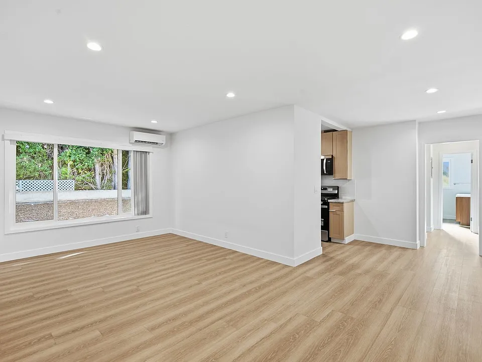 4321 Saugus Ave