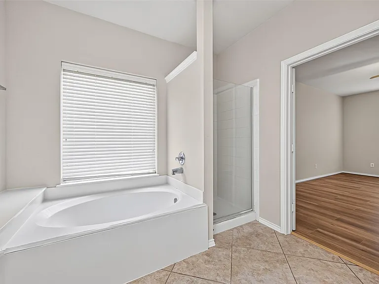 1807 Katlyn Ln — Photo 30