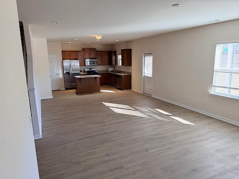 Kitchen/ Living Room