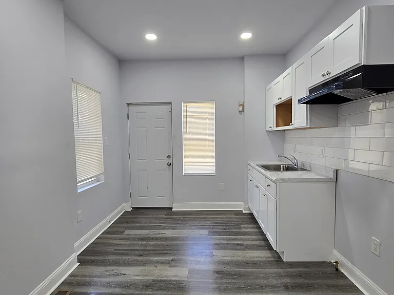 2825 W Clementine St — Photo 3