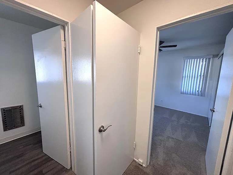305 California Blvd — Photo 22