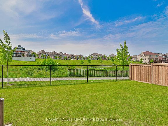 4th image of 4 Meadow Vista Cres