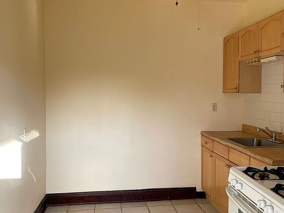 5th image of 5940 N Broadway St #3NW-00