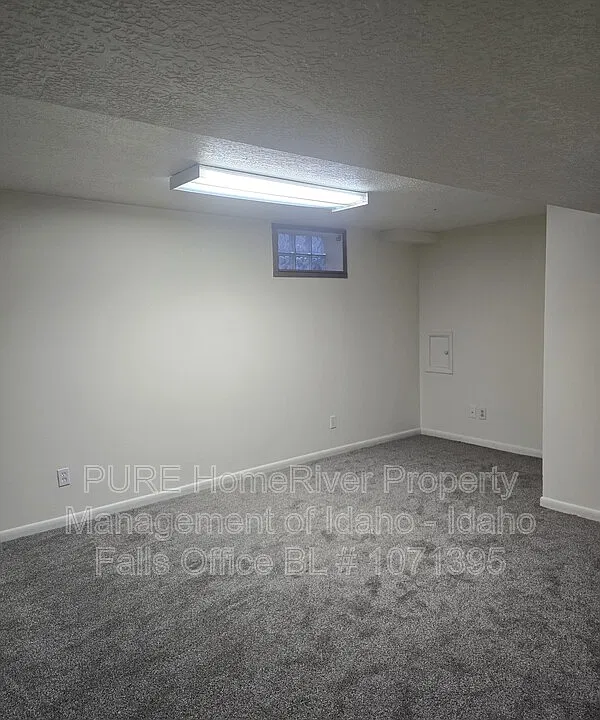 320 2nd St #2