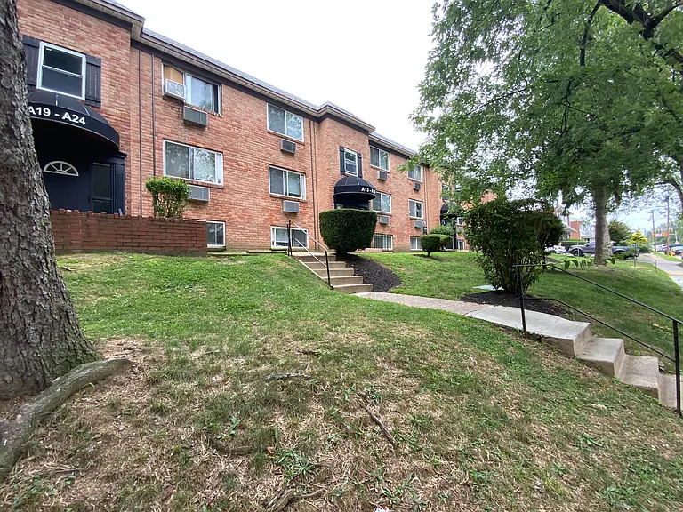 Renshaw Apartments offers a serene setting with beautifully landscaped grounds and well-maintained brick facades. Enjoy modern amenities and a welcoming community. Take the next step and explore available units today!