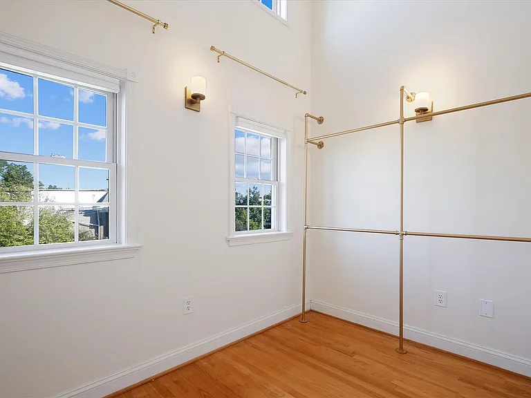 1533 A St NE — Photo 27