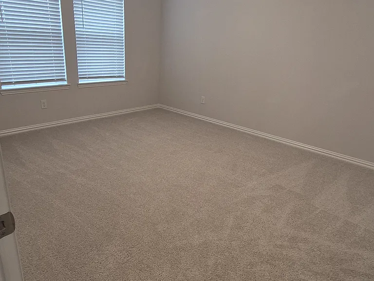 3041 Hollybrook Ln — Photo 3