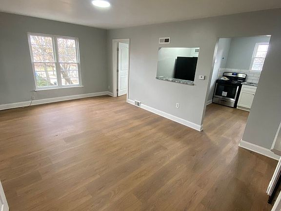 3rd image of 1515 Franklin Park S #C11