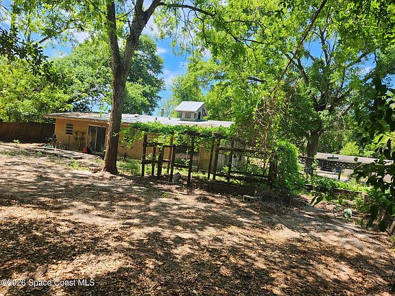 3rd image of 3607 S Lakewood Dr