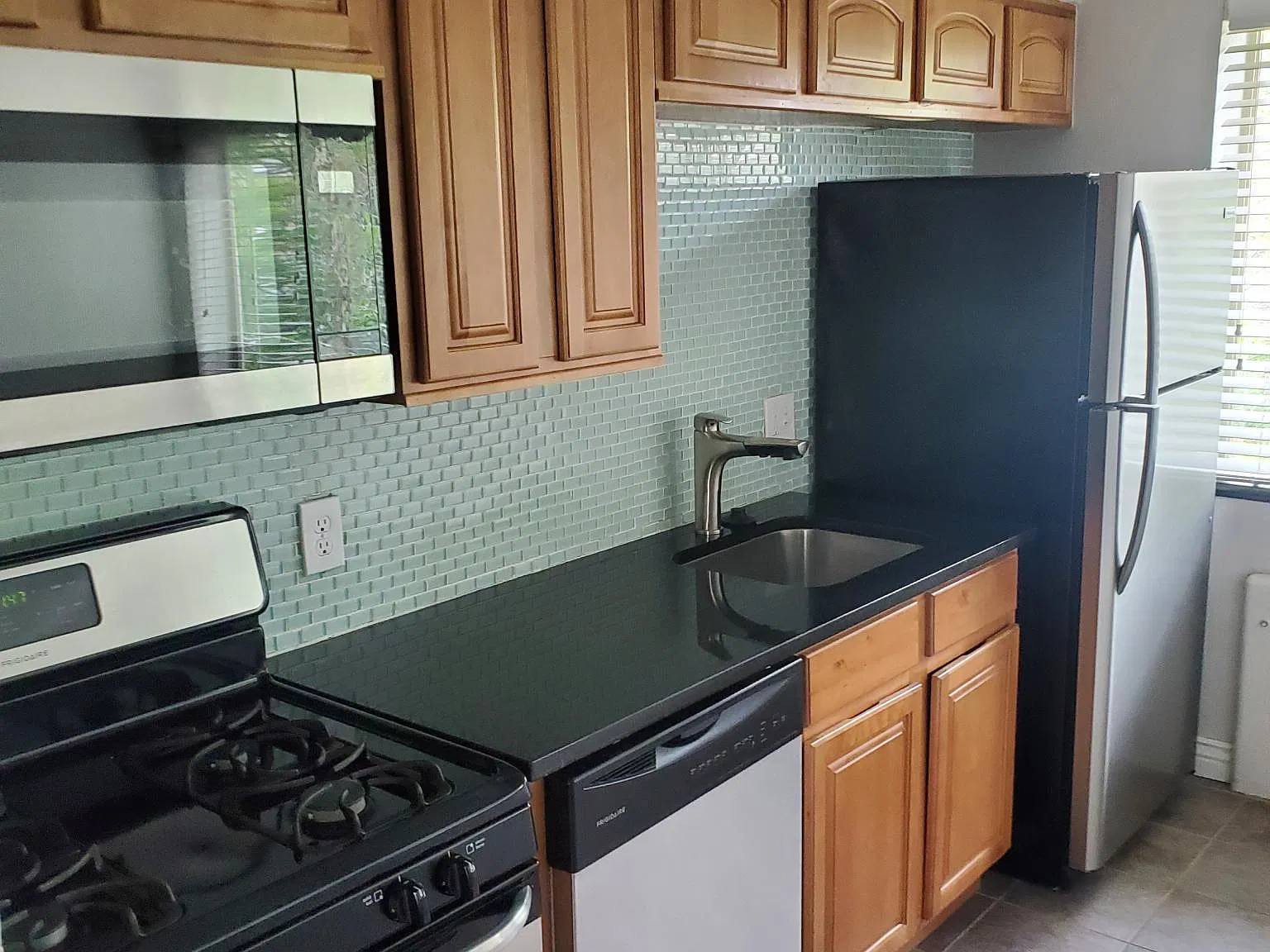 1 bed, 650 sqft, $1,195 — Photo 2