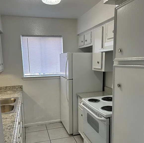 3737 Hillcroft Apartments — Photo 95