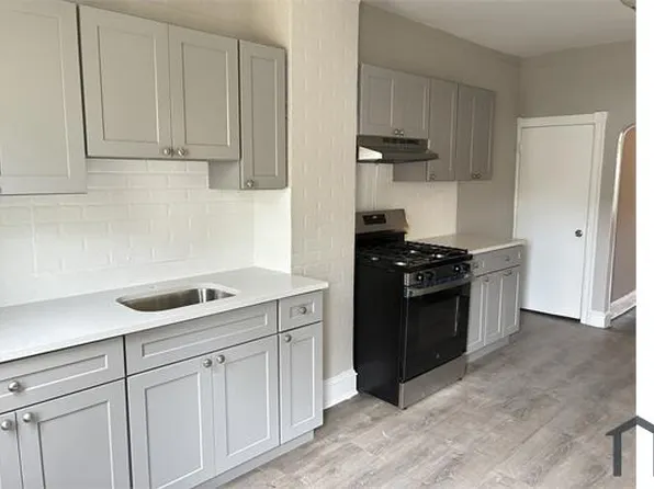 717 N 9th St, Camden, NJ 08102