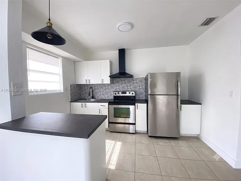 120 NE 55th St #5 — Photo 1
