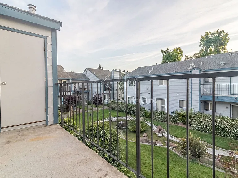 445 Almond Dr #144 — Photo 11