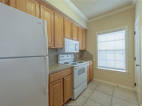 3rd image of 3856 Oldenburg Ln