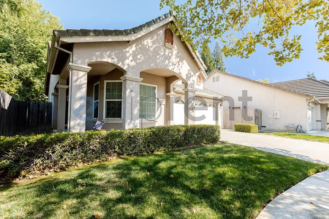 3 bed, 1314 sqft, $3,000 — Photo 3