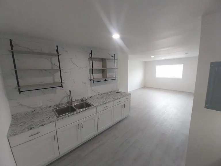 7723 W Sunset Hwy — Photo 3